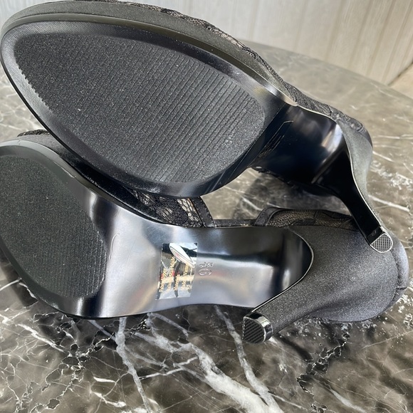 Coach and four heels - Picture 10 of 11